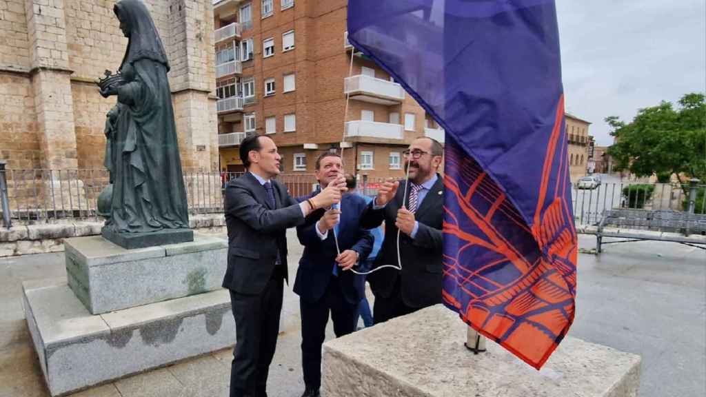 Izado de la bandera en la pasada edición