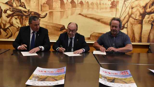 Enrique Oliveira, Javier Faúndez y Francisco Guarido firman la carta por la reapertura del tren Ruta de la Plata