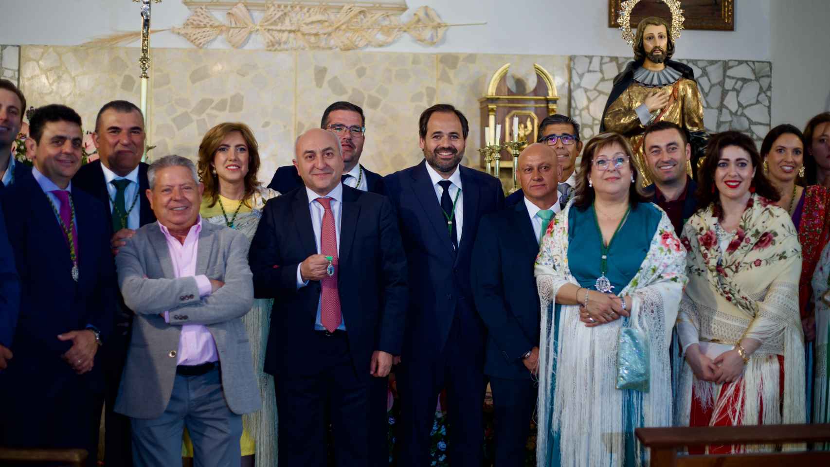 Paco Núñez, en una foto de familia en las fiestas de San Isidro de Villarrubia de los Ojos