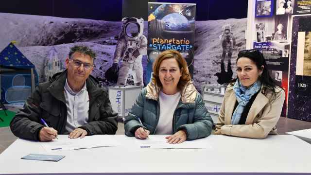 Firma del convenio de colaboración. Foto: Diputación de Toledo.