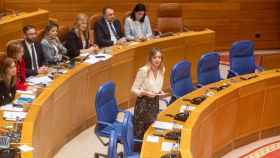 La conselleira de Política Social, Fabiola García, en el pleno del Parlamento gallego.