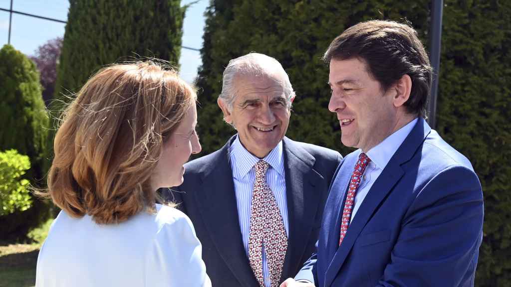 Junto al presidente Mañueco, durante el 75 aniversario de la empresa, en 2022