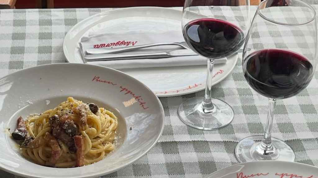 Un plato de carbonara del restaurante.