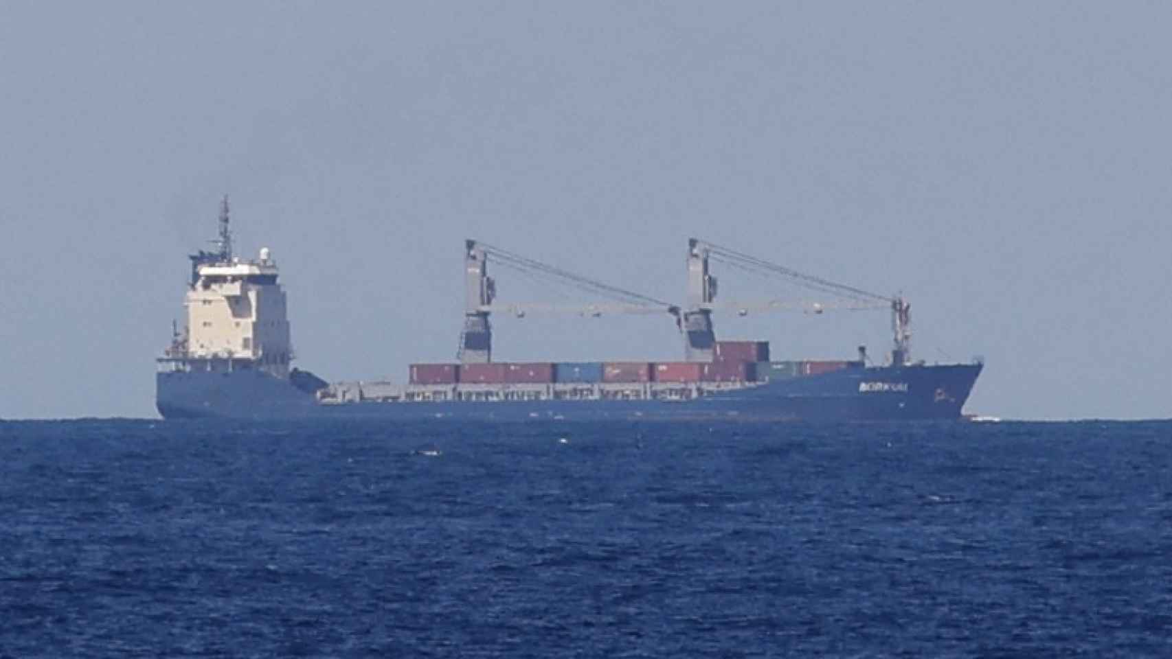 El buque 'Borkum', que tiene armador alemán, este jueves a su llegada al puerto de Cartagena.