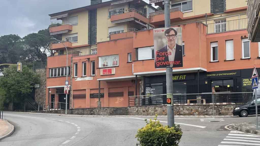 Carteles electorales de las pasadas elecciones catalanas en La Roca del Vallès.