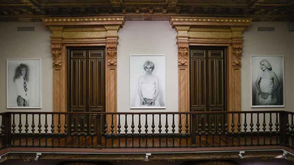 Varias de las fotos que forman parte de la muestra 'Warhol & Vijande. Foto: EFE/ Fernando Alvarado