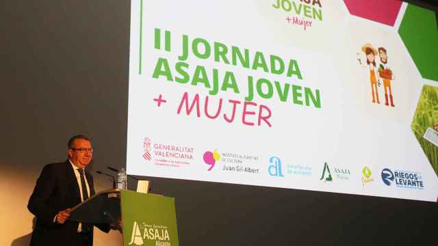 Toni Pérez participa en la inauguración de la II Jornada ASAJA Joven+Mujer 'Sembrando el mañana'.