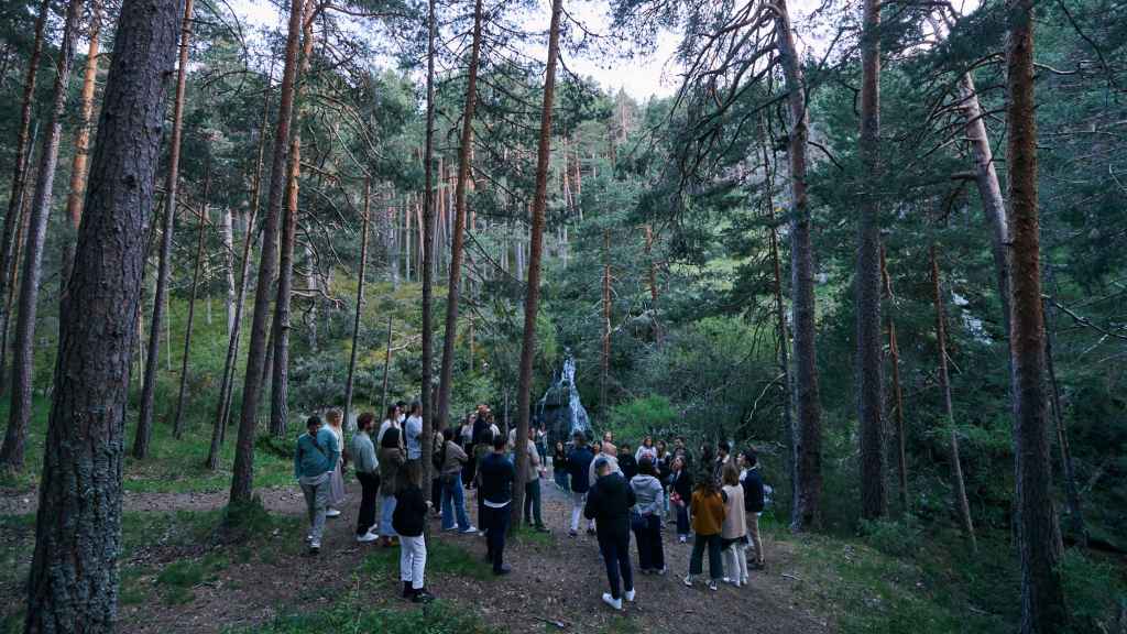 Recorrido en el municipio de Palazuelos de Eresma, en los alrededores de la destilería, como parte de la experiencia.