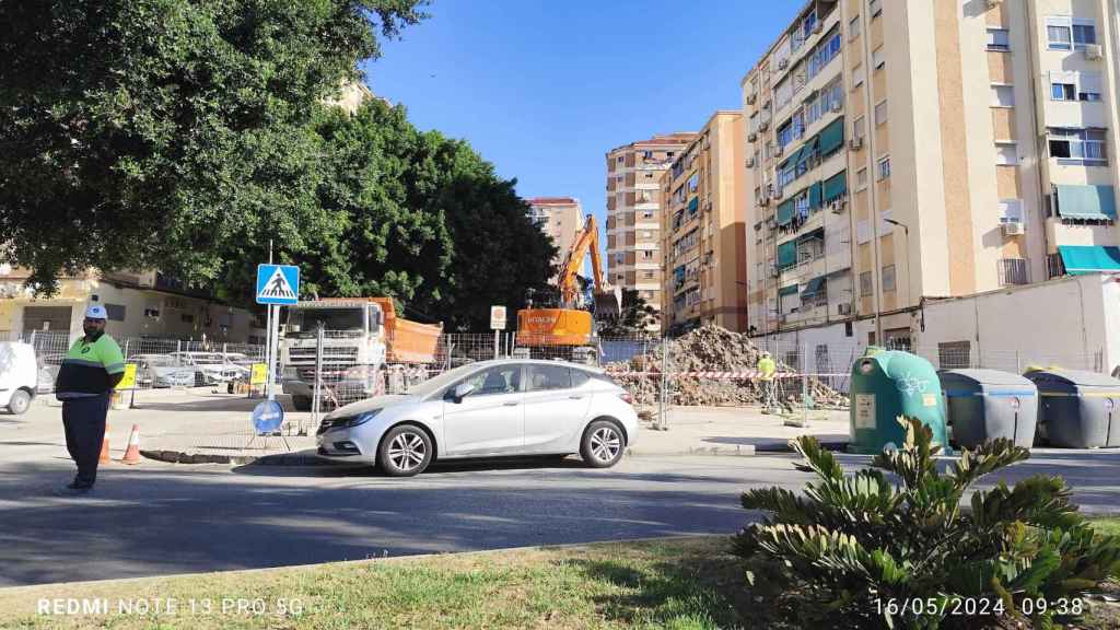 Imagen de los trabajos de demolición de varias viviendas en Camino de San Rafael, en Málaga.