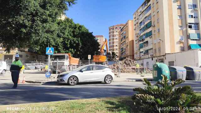 Imagen de los trabajos de demolición de varias viviendas en Camino de San Rafael, en Málaga.