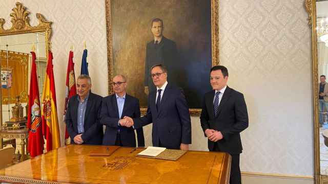 Firma del convenio de colaboración entre Iberaval y el Ayuntamiento de Salamanca