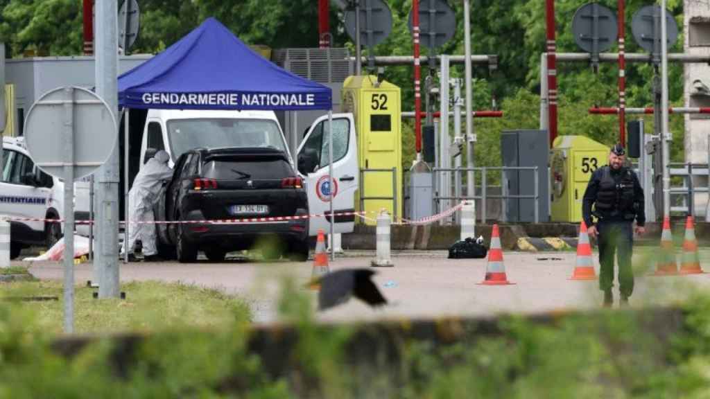 Escena después del doble asesinato en el peaje de Incarville (Francia)