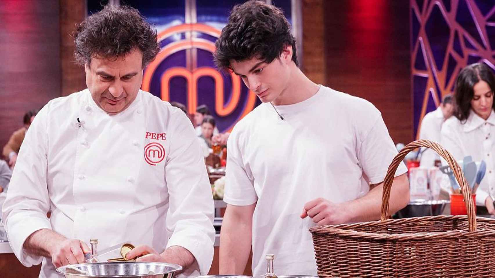 Pepe Rodríguez junto a su hijo Jesús en 'MasterChef'.