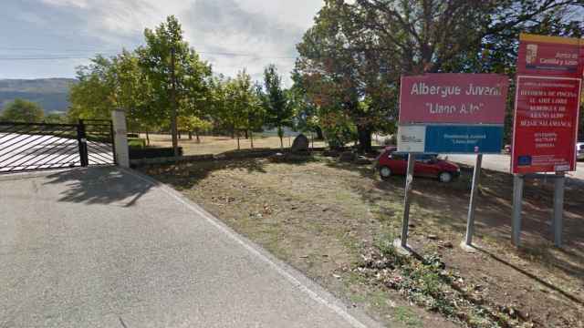 Accesos al albergue de Llano Alto, en Béjar