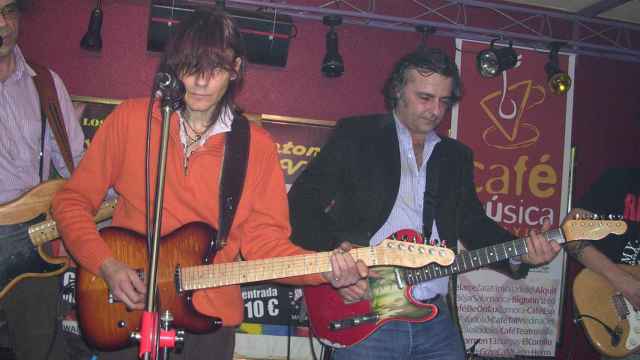 Antonio Vega y Los Limones durante su concierto acústico