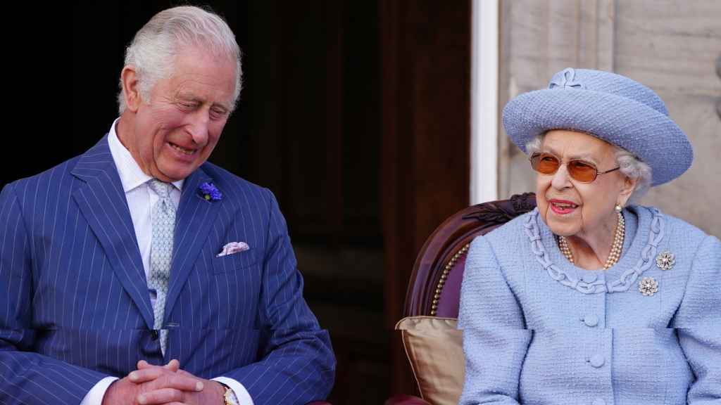 Carlos III e Isabel II en el Jubileo de Platino de la fallecida monarca.