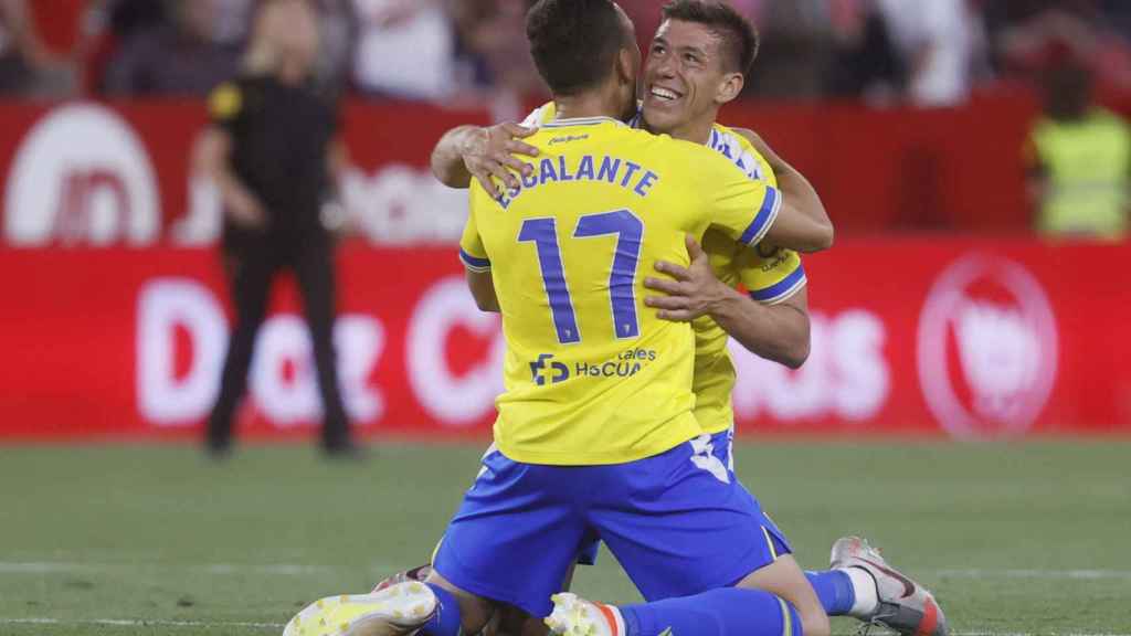 Los jugadores del Cádiz celebran una victoria.