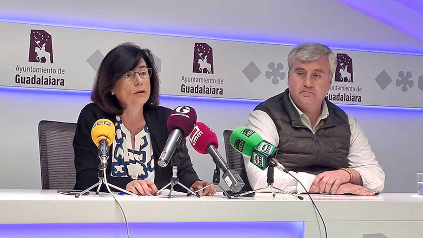 Los concejales de Guadalajara Alfonso Esteban e Isabel Nogueroles. Foto: Ayuntamiento.