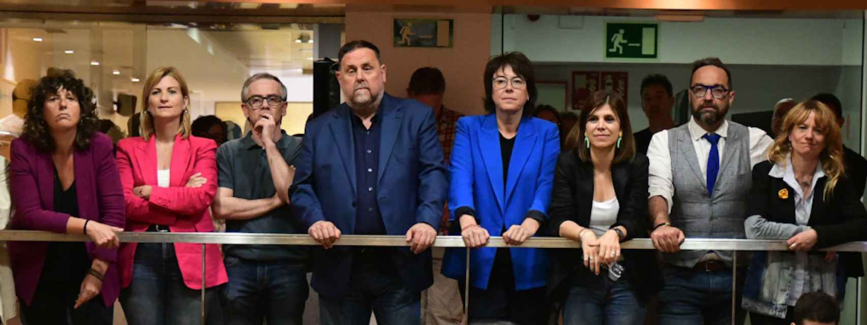 Miembros de la cúpula de ERC presencian las declaraciones de Pere Aragonés tras la noche electoral