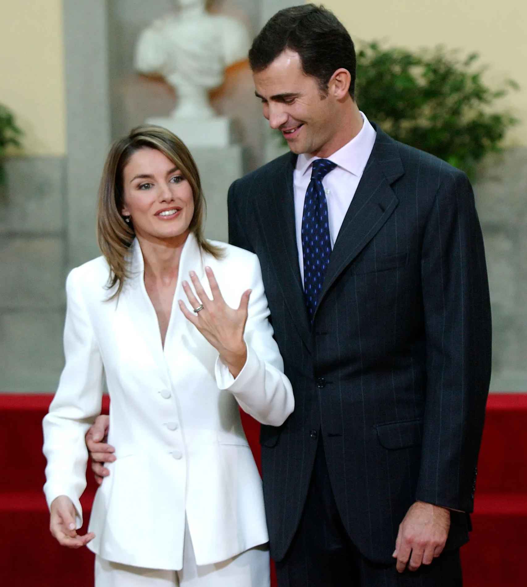 El entonces príncipe Felipe, en el anuncio de su compromiso con Letizia Ortiz.