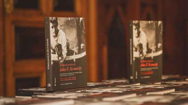Dos ejemplares de «El diario secreto de John F. Kennedy», editados por Vegueta.