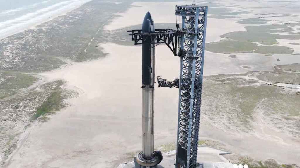 SpaceX colocando Starship sobre Super Heavy