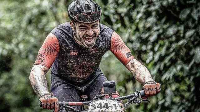 Una imagen de Valentí Sanjuan haciendo ciclismo de montaña.