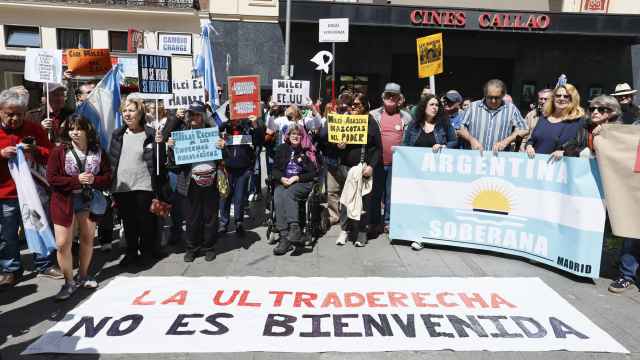 Unas 200 personas se manifiestan en Madrid contra Milei y el cónclave fascista de Vox