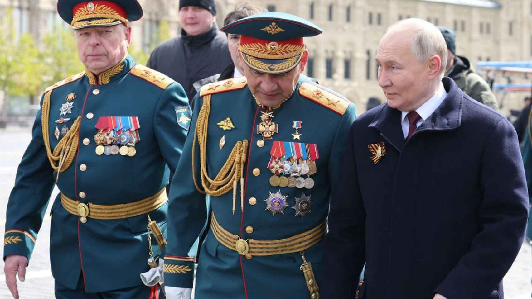 El presidente ruso, Vladímir Putin, junto a su exministro de Defensa,  Serguéi Shoigú, el pasado 9 de mayo.