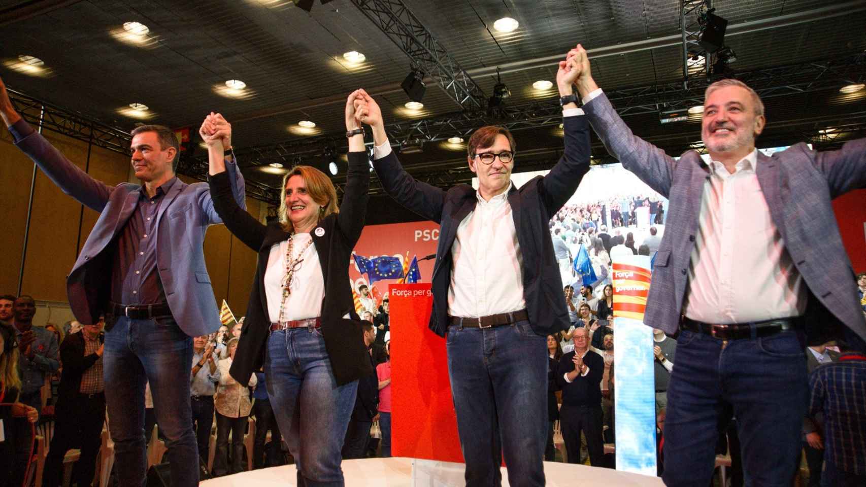 El presidente Pedro Sánchez, este sábado en Barcelona, junto a Teresa Ribera, Salvador Illa y el alcalde Jaume Collboni.