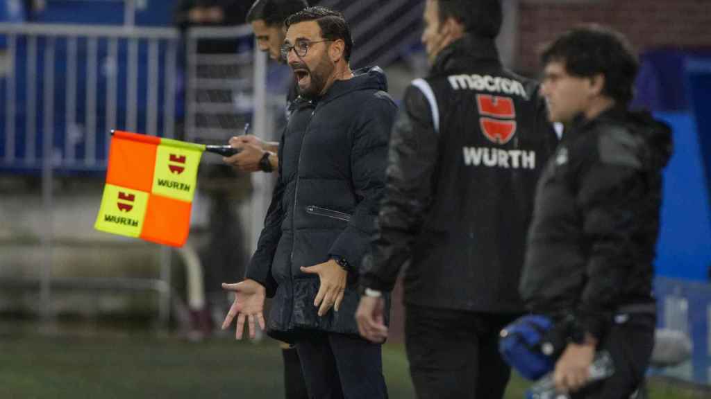 Bordalás protesta durante el partido contra el Alavés