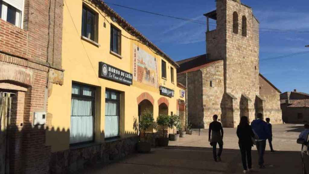 Mesón El Labrador en la plaza de El Perdigón