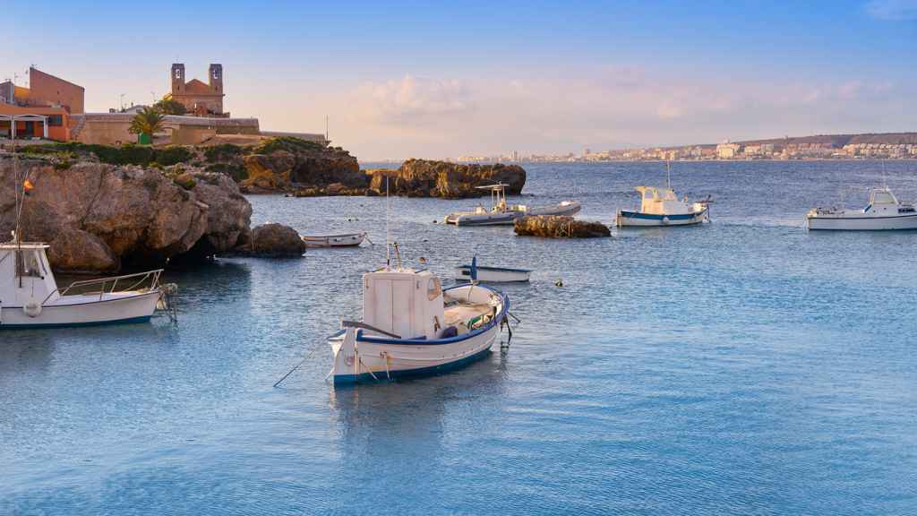 Puerto de la isla Tabarca, en Alicante.