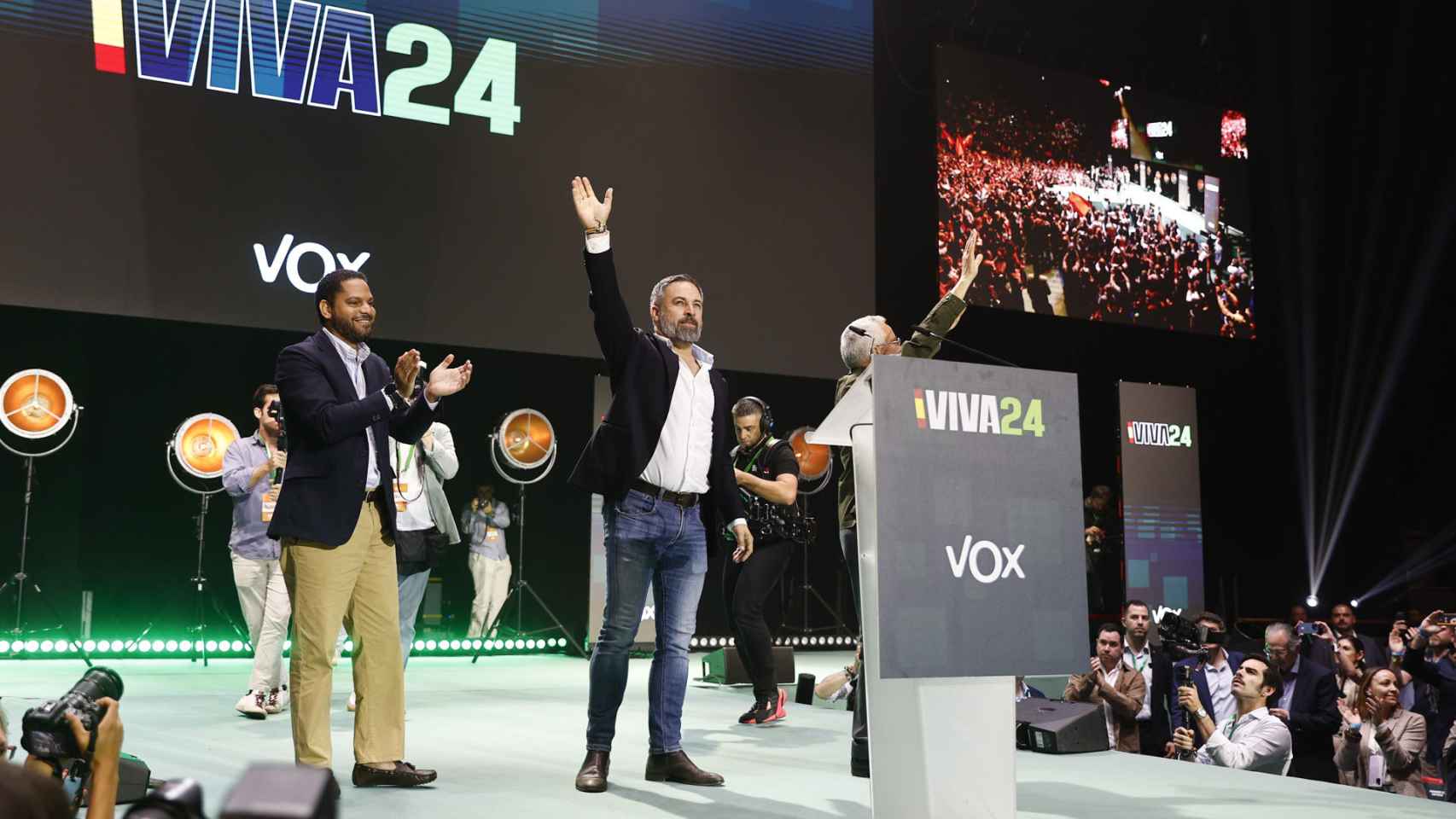 Ortega Lara, Ignacio Garriga y Santiago Abascal, al inicio de la convención política de Vox 'Europa Viva 24'.