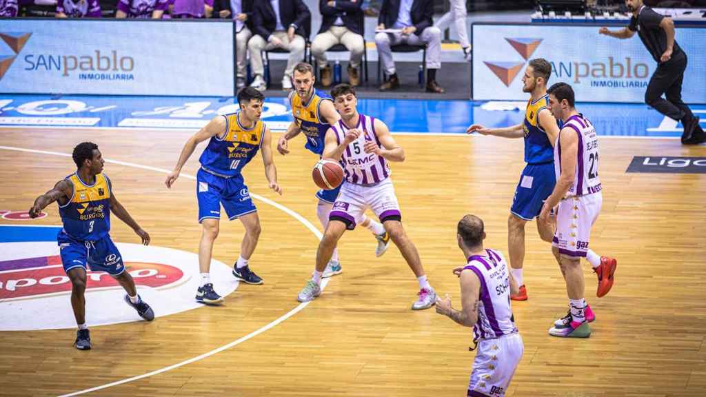 Imagen del encuentro de este domingo entre el San Pablo Burgos y el Real Valladolid Baloncesto