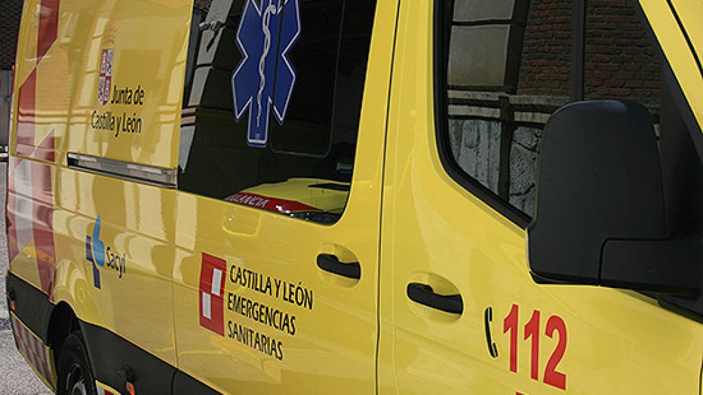 Imagen de una ambulancia medicalizada de Sacyl