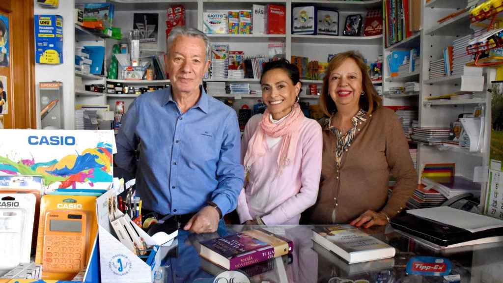 Eugenio, Eva y Carmen, en la Librería Líneas