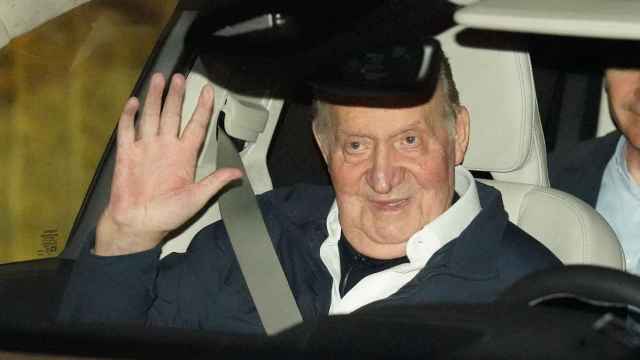 El rey Juan Carlos tras salir del Real Club Náutico en la noche del sábado 18 de mayo.