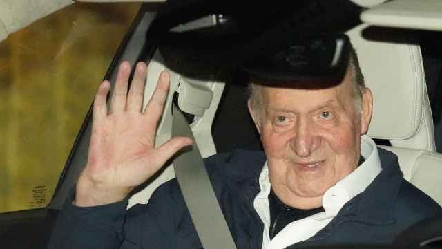 El rey Juan Carlos tras salir del Real Club Náutico en la noche del sábado 18 de mayo.