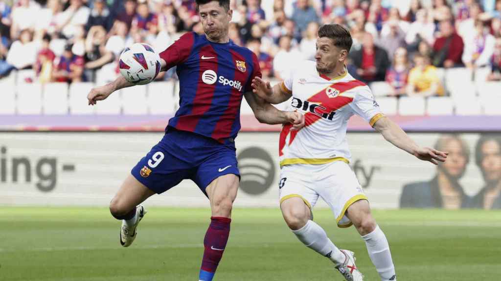 Lewandowski anota el primer gol ante el Rayo.