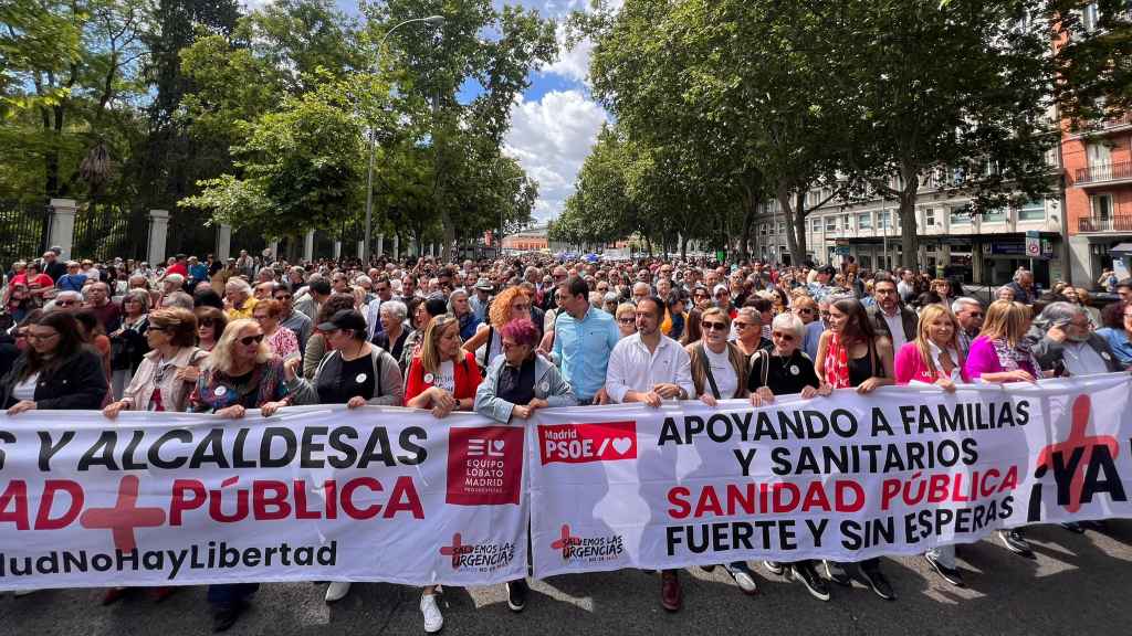 Miles de personas se manifiestan en Madrid contra las políticas de destrucción de la sanidad pública