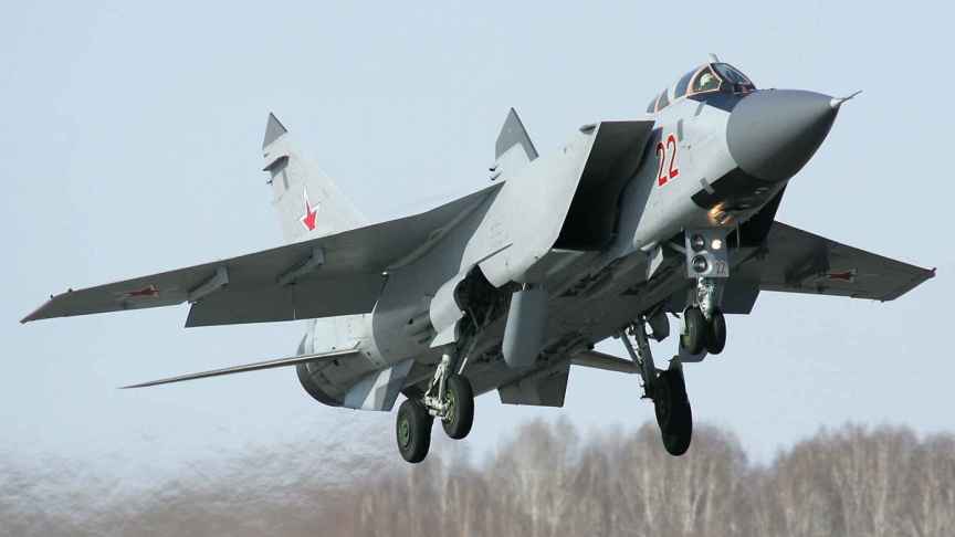 Por qué la fijación de Ucrania en destruir los cazas MiG-31 de Rusia: así es el avión más rápido y capaz de Putin
