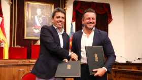 Carlos Mazón y Pablo Ruz en la firma del convenio en Elche este lunes.