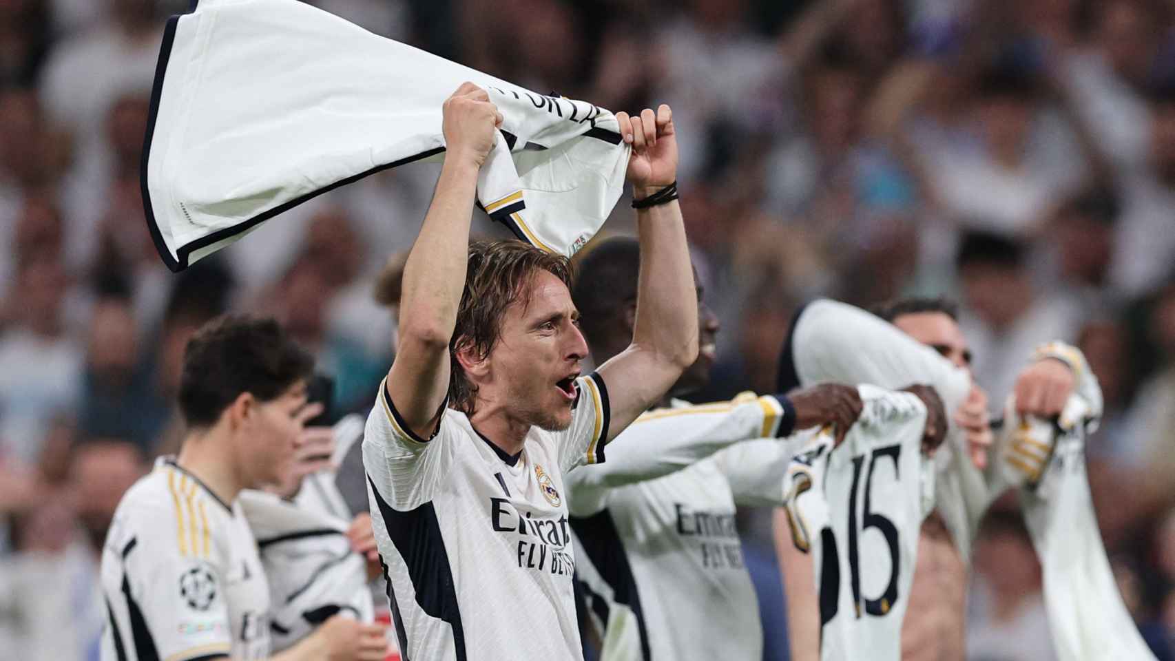Modric celebra con el Real Madrid