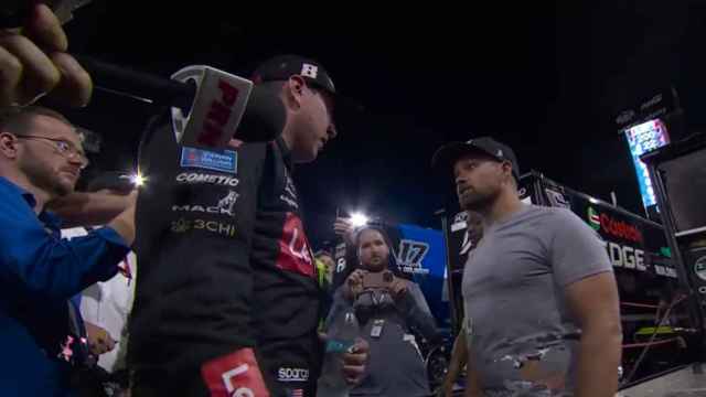 Kyle Busch y Ricky Stenhouse Jr se encaran tras la carrera de NASCAR.