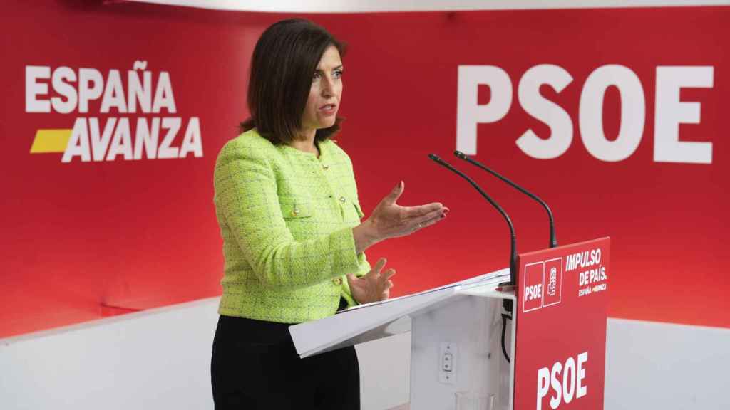 La portavoz del PSOE, Esther Peña, este lunes en la sede de Ferraz.