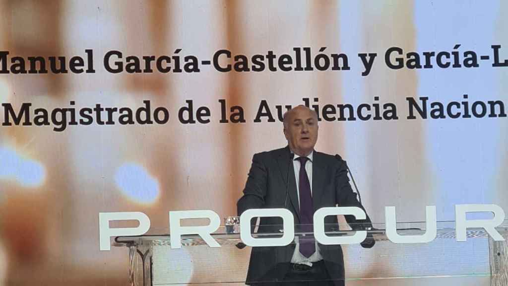 Manuel García-Castellón recibe el premio 'Balanza de Oro de la Justicia'  de los procuradores de Madrid.