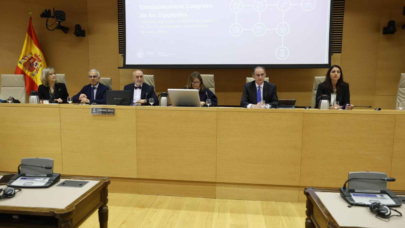 El secretario de Estado Juan Cruz Cigudosa, tercero por la izquierda, durante su comparecencia en el Congreso, este lunes.