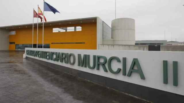 La fachada del Centro Penitenciario de Campos del Río donde permanece ingresada la madre investigada por tratar de envenenar a sus hijos en Lorca.