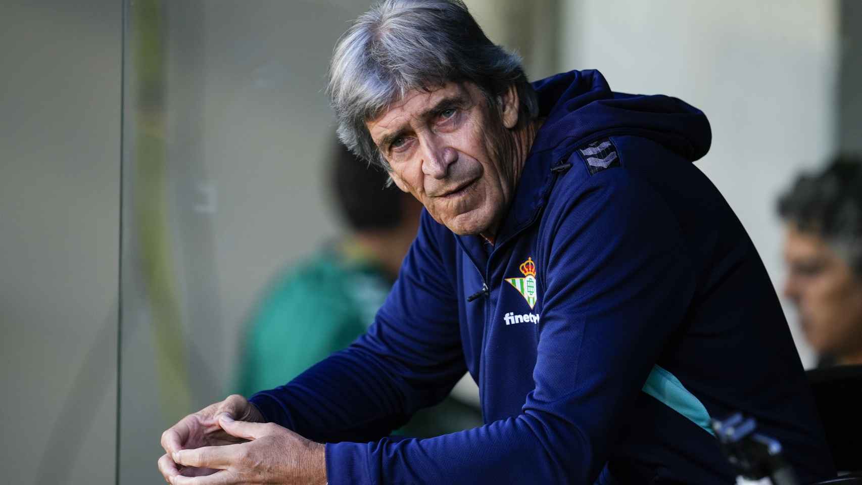 Manuel Pellegrini, en el banquillo del Benito Villamarín.